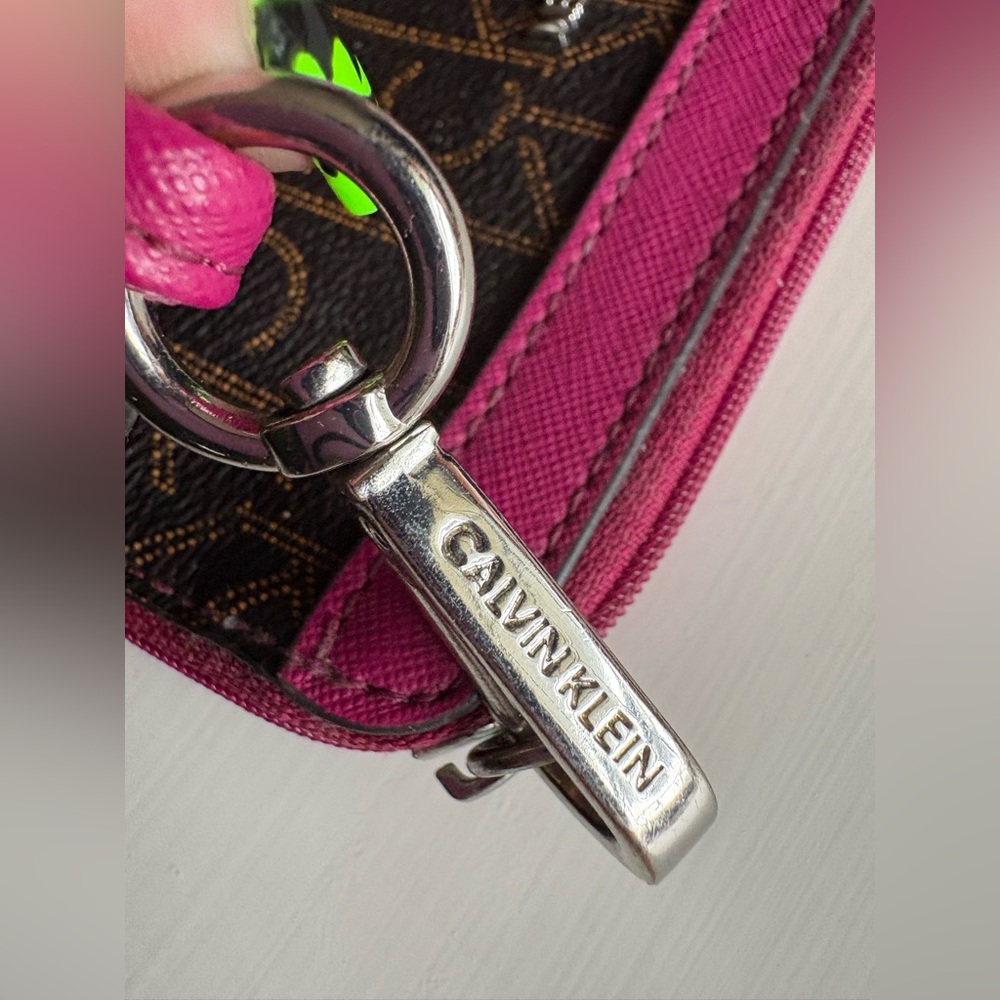 Calvin Klein | Pink & Brown Mongram Wristlet 🤎 - Picture 6 of 11